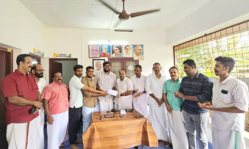 ധനസഹായം കൈമാറി