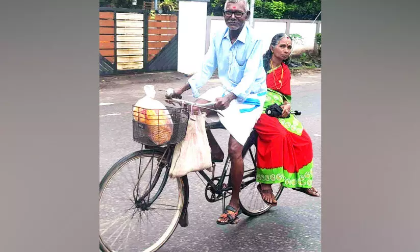 വയോദമ്പതികളുടെ സൈക്കിൾ യാത്രക്ക്​ മൂന്നര പതിറ്റാണ്ട് പഴക്കം