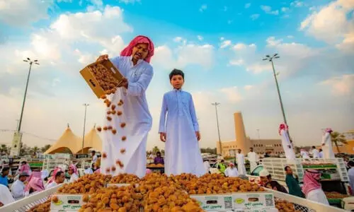 അ​പൂ​ർ​വ ശേഖരങ്ങ​ളു​മാ​യി ബു​റൈ​ദ ഈ​ത്ത​പ്പ​ഴ​മേ​ള