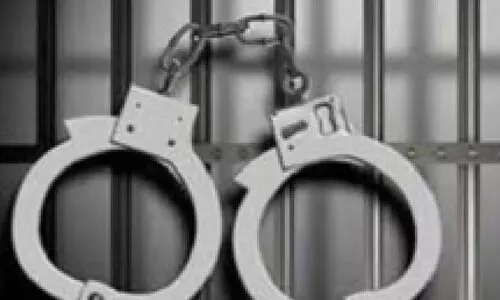 മോ​ഷ​ണം; സ്ത്രീ ​ഉ​ൾ​പ്പെ​ടെ സു​ഹാ​റി​ൽ ര​ണ്ടു​പേ​ർ പി​ടി​യി​ൽ