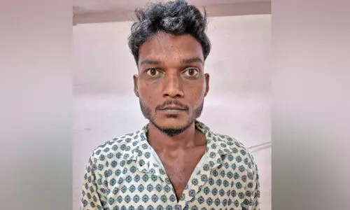 യു​വ​തി​യു​ടെ സ്വ​കാ​ര്യ ചി​ത്ര​ങ്ങ​ൾ പ്ര​ച​രി​പ്പി​ച്ചു; പ്ര​തി​യെ ഒ​ഡി​ഷ​യി​ലെ​ത്തി പി​ടി​കൂ​ടി പൊ​ലീ​സ്