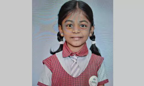 പിതാവ് ഓടിച്ച ബൈക്കിൽനിന്ന് റോഡിലേക്ക് വീണ രണ്ടാം ക്ലാസുകാരി ബസ് കയറി മരിച്ചു