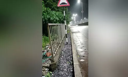 കാൽനടക്കാർ ക്ഷമിക്കുക, ഇവിടെ ഇത്രയേ സ്ഥലമുള്ളൂ...!