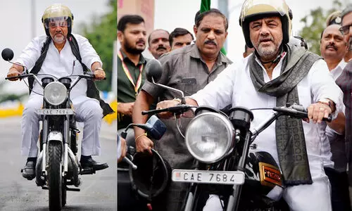 തന്റെ പഴയ യെസ്ഡി, ബംഗളൂരുവിന്റെ പുതിയ മേൽപ്പാലം; ‘കോളജ് കുമാര’നായി ഡി.കെയുടെ സ്റ്റൈലൻ യാത്ര -വിഡിയോ തന്റെ പഴയ യെസ്ഡി, ബംഗളൂരുവിന്റെ പുതിയ മേൽപ്പാലം; ‘കോളജ് കുമാര’നായി ഡി.കെയുടെ സ്റ്റൈലൻ യാത്ര -വിഡിയോ