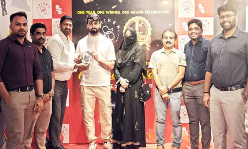 ചി​ക്കെ​ക്സ് ഒ​ന്നാം വാ​ർ​ഷി​ക ഗി​വ്അ​വേ വി​ജ​യി​യെ ഗു​ദൈ​ബി​യ ഔ​ട്ട്​​ലെ​റ്റി​ൽ പ്ര​ഖ്യാ​പി​ച്ചു