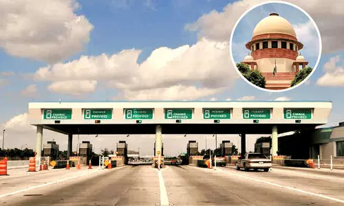 12 മണിക്കൂർ ഗതാഗതക്കുരുക്കിൽപ്പെട്ട യാത്രക്കാരൻ എന്തിന് 150 രൂപ ടോൾ നൽകണം?; പാലിയേക്കരയിലെ ടോൾ പിരിവിൽ സുപ്രീംകോടതി