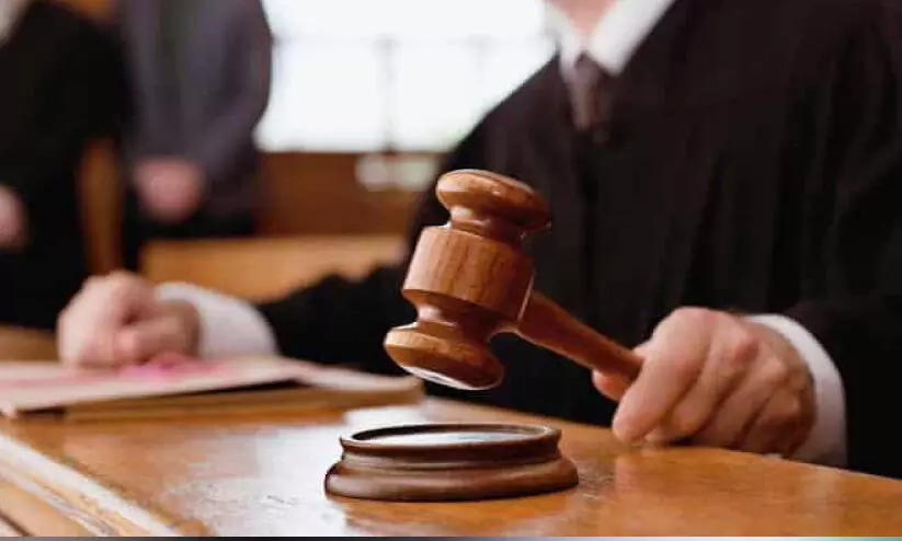 സ്കൂളിൽവെച്ച് കുട്ടിയെ മോശമായി സ്പർശിച്ച കേസ്; അധ്യാപകൻ 1000 ദീനാർ നഷ്ടപരിഹാരം നൽകണമെന്ന് കോടതി ഉത്തരവ് സ്കൂളിൽവെച്ച് കുട്ടിയെ മോശമായി സ്പർശിച്ച കേസ്; അധ്യാപകൻ 1000 ദീനാർ നഷ്ടപരിഹാരം നൽകണമെന്ന് കോടതി ഉത്തരവ്