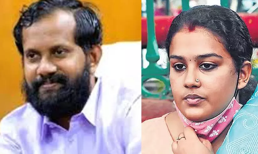 ദത്തുവിവാദം: സാഹിത്യോത്സവത്തിൽനിന്ന് ഷിജുഖാനെ ഒഴിവാക്കണമെന്ന് കുഞ്ഞിന്റെ അമ്മ