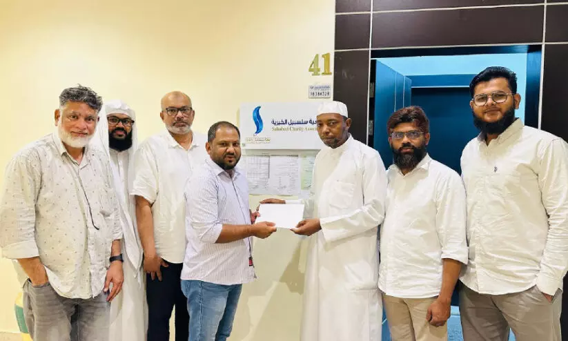 ഹു​ദാ സെ​ന്റ​ർ കെ.​എ​ൻ.​എം ഫ​ല​സ്തീ​ൻ റി​ലീ​ഫ് ഫ​ണ്ട്‌ കൈ​മാ​റി