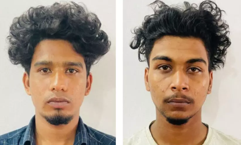 പ്രണയം നിരസിച്ചതിലുള്ള വൈരാഗ്യം; വീടിനകത്തേക്ക് പെട്രോൾ ബോംബും ഗുണ്ടും എറിഞ്ഞ യുവാക്കൾ അറസ്റ്റിൽ പ്രണയം നിരസിച്ചതിലുള്ള വൈരാഗ്യം; വീടിനകത്തേക്ക് പെട്രോൾ ബോംബും ഗുണ്ടും എറിഞ്ഞ യുവാക്കൾ അറസ്റ്റിൽ