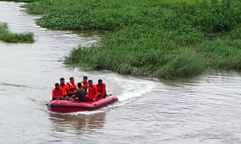 ഒഴുക്കിൽപ്പെട്ട് കാണാതായ സംഭവം; തെരച്ചിൽ രണ്ടാം ദിവസവും വിഫലം ഒഴുക്കിൽപ്പെട്ട് കാണാതായ സംഭവം; തെരച്ചിൽ രണ്ടാം ദിവസവും വിഫലം