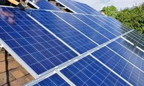 സോളാർ; ഫിക്സഡ് ചാർജിനെച്ചൊല്ലിയും പോര് സോളാർ; ഫിക്സഡ് ചാർജിനെച്ചൊല്ലിയും പോര്