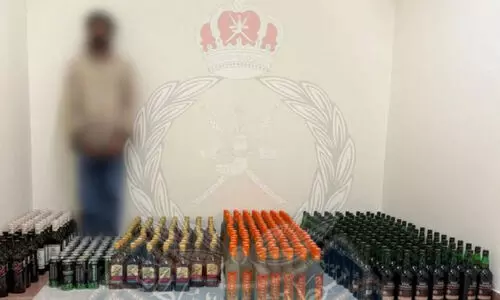 വ​ൻ​തോ​തി​ൽ മ​ദ്യ​വു​മാ​യി പ്ര​വാ​സി പി​ടി​യി​ൽ