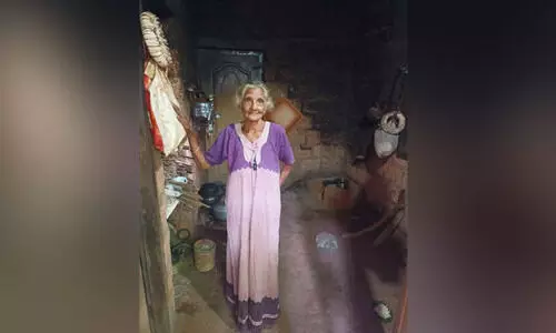 ശുചിമുറിയില്ല; കൊച്ചുകൂരയിൽ തനിച്ച് 85കാരി