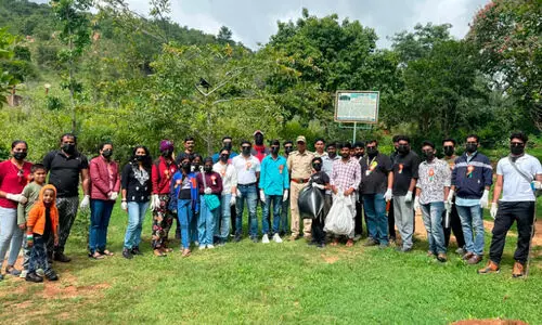 മാ​ക​ളി ദു​ര്‍ഗ ഹി​ല്‍സി​ല്‍ പ്ലാ​സ്റ്റി​ക് മാ​ലി​ന്യം ശു​ചീ​ക​രി​ച്ചു