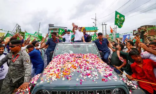 രാഹുൽ ഗാന്ധി സഞ്ചരിച്ച തുറന്ന ജീപ്പിടിച്ച് പൊലീസുകാരന് പരിക്ക്; അപകടം ‘വോട്ടർ അധികാർ യാത്ര’ക്കിടെ