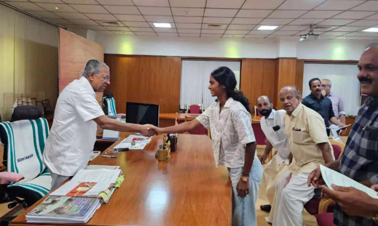 മാളവിക മുഖ്യമന്ത്രിയോട്; ‘ഒരു ജോലി വേണം, മൈതാനവും’