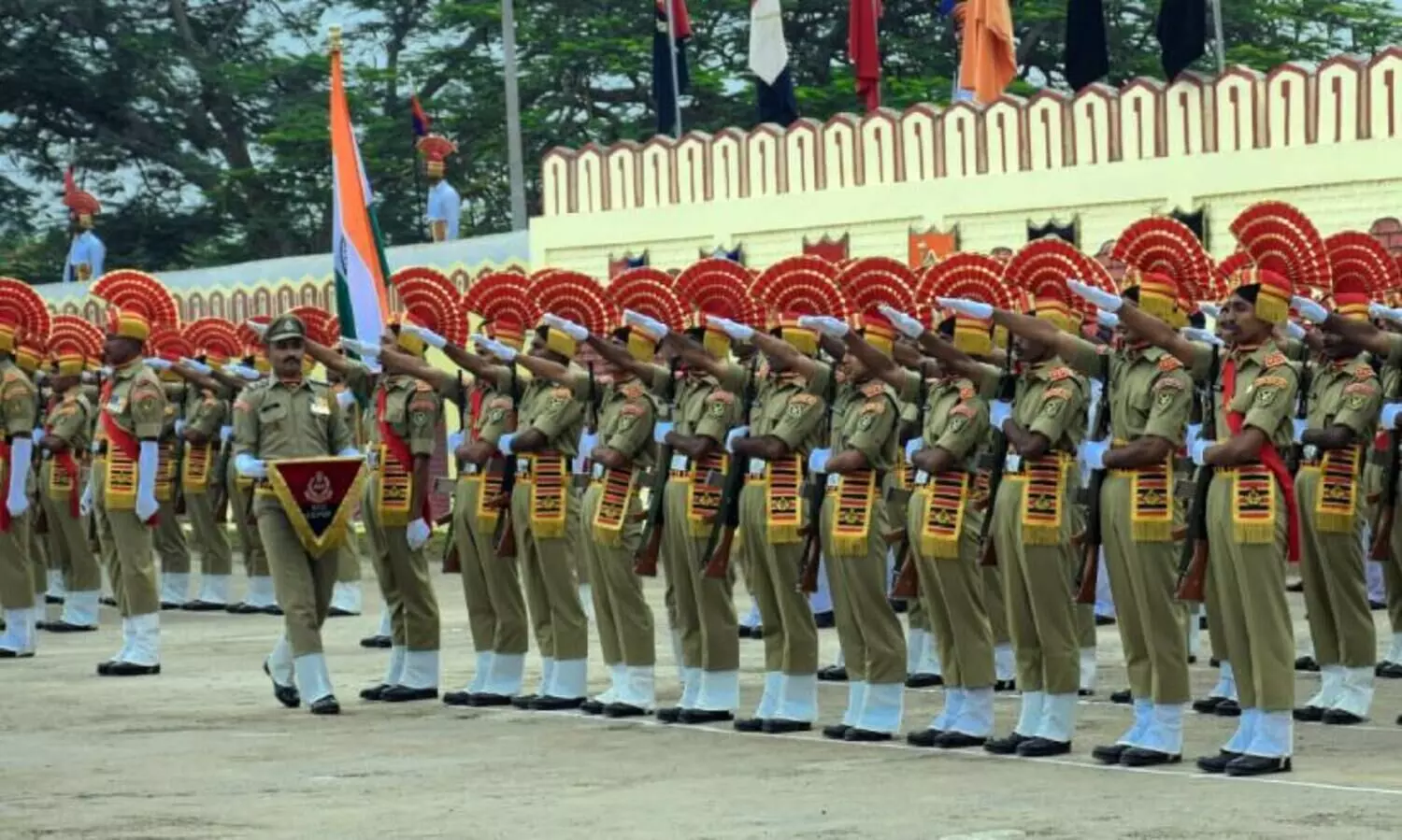പ്ലസ്ടു യോഗ്യതയുണ്ടോ? ബി.എസ്.എഫിൽ ഹെഡ് കോൺസ്റ്റബിളാകാം; 1121 ഒഴിവിലേക്ക് അപേക്ഷ ക്ഷണിച്ചു