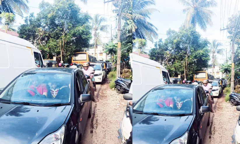 ഈ ​കു​രു​ക്ക് ആ​ര​ഴി​ക്കും?