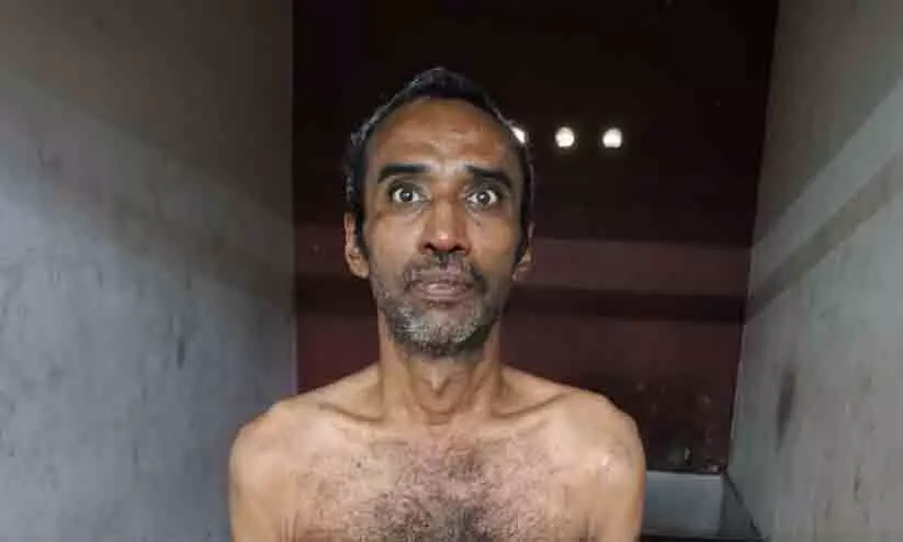 Son arrested for stabbing father with a kitchen knife Son arrested for stabbing father with a kitchen knife