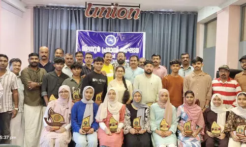 പ​രീ​ക്ഷ​ക​ളി​ൽ ഉ​ന്ന​ത വി​ജ​യം നേ​ടി​യ വി​ദ്യാ​ർ​ഥി​ക​ളെ നി​ല​മ്പൂ​ർ പ്ര​വാ​സി സം​ഘ​ട​ന ആ​ദ​രി​ച്ചു