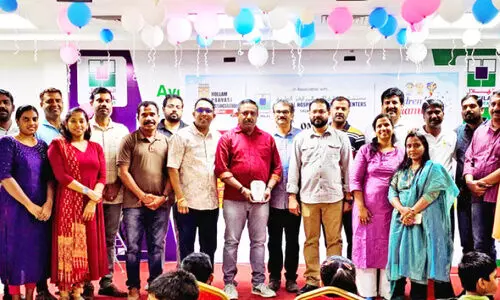 നാ​ട്ടി​ലേ​ക്ക് മ​ട​ങ്ങു​ന്ന കെ.​പി.​എ സെ​ൻ​ട്ര​ൽ ക​മ്മി​റ്റി അം​ഗ​ത്തി​ന് സ്നേ​ഹോ​ഷ്മ​ള​മാ​യ യാ​ത്ര​യ​യ​പ്പ്