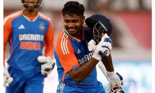 സഞ്ജു എവിടെ കളിക്കും....?  സഞ്ജു ക്ലാസ് താരം, എവിടെയും കളിക്കാമെന്ന് ഗവാസ്കർ; ​െപ്ലയിങ് ഇലവനിൽ ഉറപ്പില്ലെന്ന് ആകാശ് ചോപ്ര