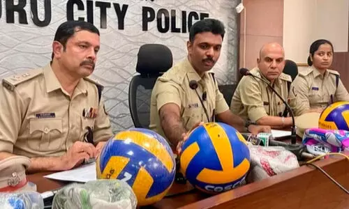 വ്യാ​ജ സ്പോ​ട്സ് ഉ​പ​ക​ര​ണ​ങ്ങ​ൾ പി​ടി​കൂ​ടി; 19.08 എ​ട്ട​ര ല​ക്ഷം രൂ​പ​യു​ടെ മൂ​ല്യം