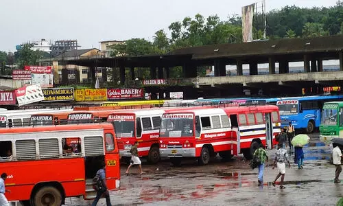 ബസുകളുടെ അമിതവേഗം; നിലക്കാത്ത   മരണപ്പാച്ചിൽ