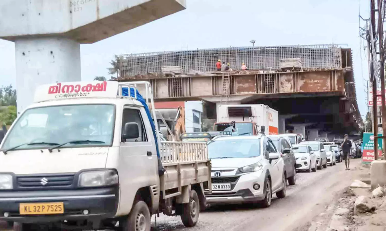 അരൂർ-തുറവൂർ ഉയരപ്പാത നിർമാണം; തീരാക്കുരുക്ക്