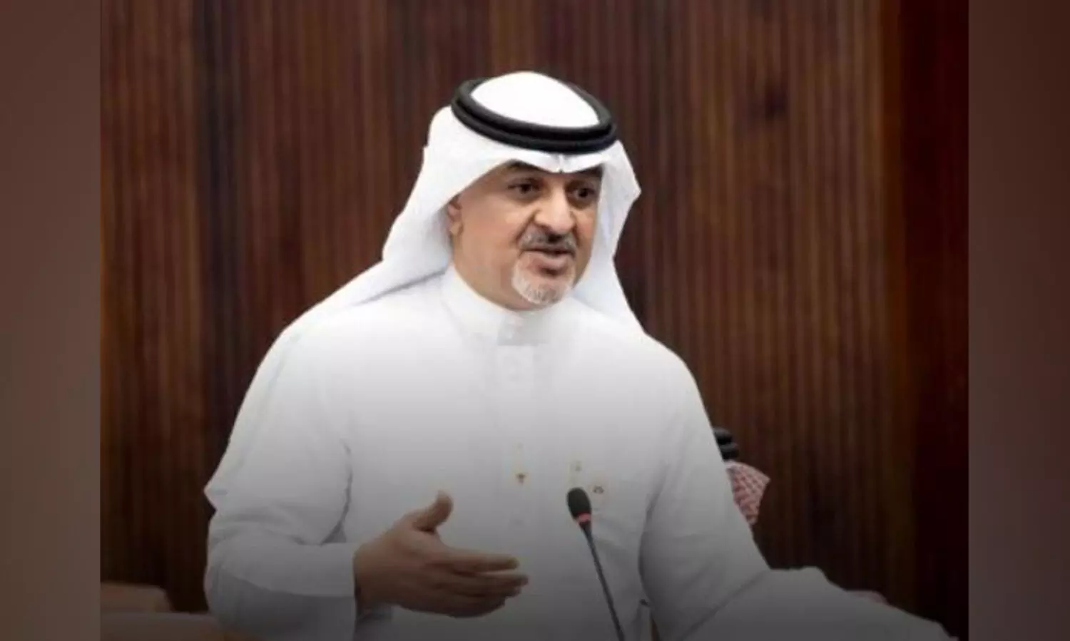 സർക്കാർ ജീവനക്കാരുടെ ശമ്പളം അടിയന്തിരമായി വർധിപ്പിക്കണം;  പ്രമേയം അവതരിപ്പിച്ച് എം.പി ജലാൽ കാദം അൽ മഹ്ഫൂദ്