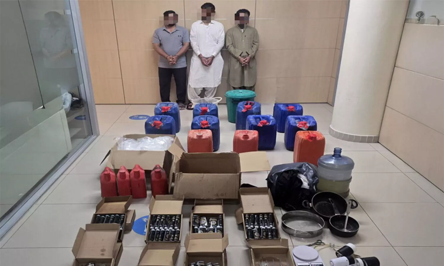 അബൂദബിയില്‍ വന്‍ മയക്കുമരുന്ന് വേട്ട; മൂന്ന്​ പേർ പിടിയിൽ