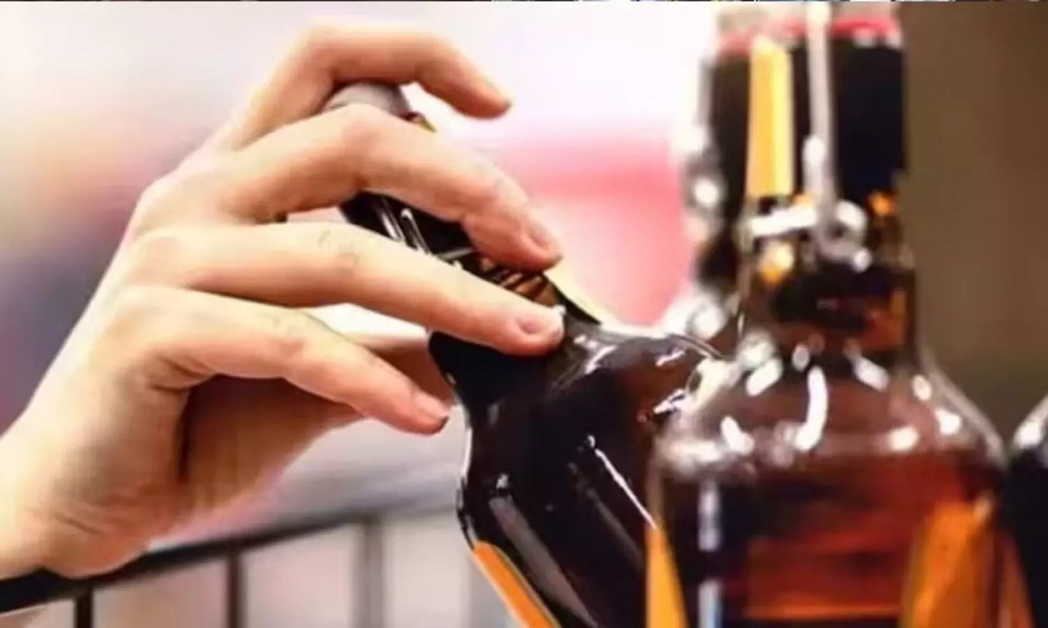 പ്രത്യേക മദ്യത്തിന്‍റെ വിൽപന പ്രോത്സാഹിപ്പിക്കാൻ ബിവറേജസ് ജീവനക്കാർക്ക് കൈക്കൂലി; വിജിലൻസ് പരിശോധനയിൽ അരലക്ഷം പിടിച്ചെടുത്തു