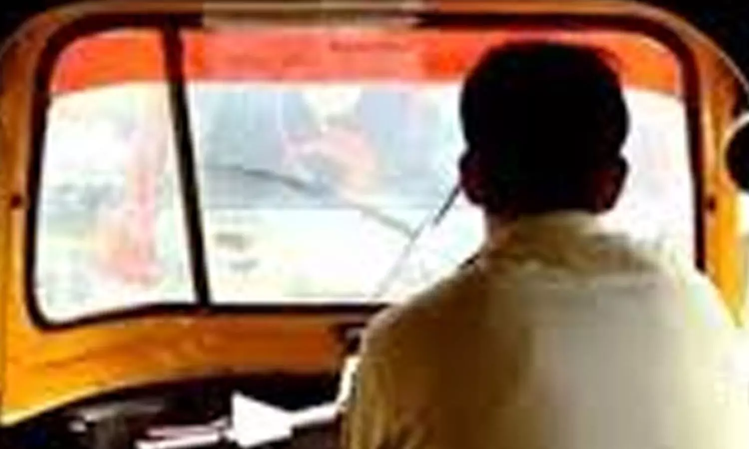 കൊല്ലത്ത് യാത്രക്കാരനിൽനിന്ന് എ.ടി.എം. കാർഡ് തട്ടിയെടുത്ത് രണ്ടര ലക്ഷം പിൻവലിച്ച് ഓട്ടോ ഡ്രൈവർമാർ; ഒടുവിൽ അറസ്റ്റ്