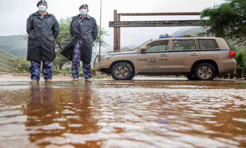 കനത്ത മഴ: ദോഫാറിലൂടെ വാഹനമോടിക്കുന്നവർ അതീവ ജാഗ്രത പാലിക്കണം -ആർ.ഒ.പി കനത്ത മഴ: ദോഫാറിലൂടെ വാഹനമോടിക്കുന്നവർ അതീവ ജാഗ്രത പാലിക്കണം -ആർ.ഒ.പി