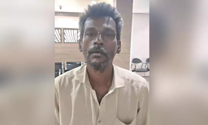 യുവാവിനെ മർദിച്ച് കൊലപ്പെടുത്തിയ പ്രതി പിടിയിൽ യുവാവിനെ മർദിച്ച് കൊലപ്പെടുത്തിയ പ്രതി പിടിയിൽ