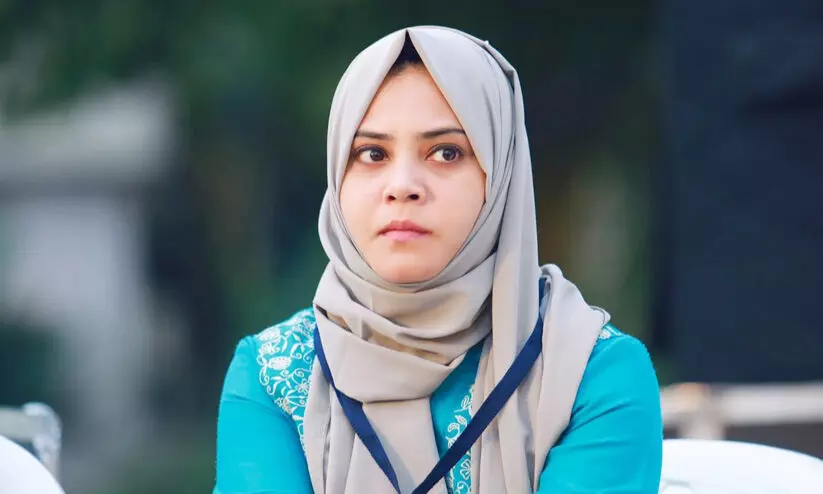 ‘പരാതിക്കാരോടൊപ്പം നിൽക്കുന്നു എന്ന് പറഞ്ഞാൽ, കൂടെ നിൽക്കുന്നവർക്കും അത്തരം അനുഭവമുണ്ടായി എന്ന് പച്ചനുണ പരത്തുന്നത് സൈബർ സംഘം’; വിശദീകരണവുമായി ഫാത്തിമ തഹ്‍ലിയ