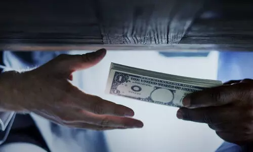 കൈക്കൂലി കേസിൽ സ്​പെഷൽ വില്ലേജ് ഓഫിസർക്ക് ഏഴുവർഷം കഠിന തടവ്