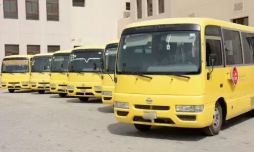 സ്കൂ​ൾ​ബ​സു​ക​ളി​ലെ ഡ്രൈ​വ​ർ​മാ​ർ​ക്ക് ആ​വ​ശ്യ​മാ​യ ലൈ​സ​ൻ​സു​ണ്ടെ​ന്ന് ഉ​റ​പ്പാ​ക്ക​ണ​മെ​ന്ന് ട്രാ​ഫി​ക് വ​കു​പ്പ്