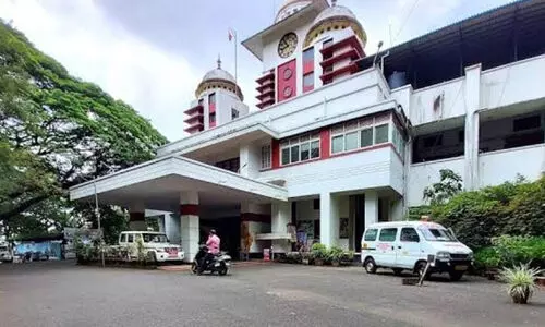 ഇന്ന് ഉച്ചക്ക് 1.30 ന് ബോംബ് പൊട്ടുമെന്ന് സന്ദേശം; കോട്ടയം കലക്ടറേറ്റിൽ ബോംബ് സ്‌ക്വാഡും ഡോഗ് സ്‌ക്വാഡും പരിശോധന നടത്തുന്നു