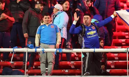 അർജന്റീനയിൽ  ഫുട്ബാൾ  മൽസരത്തിനിടെ  അക്രമം.  പത്തുപേർക്ക് പരിക്ക്, 90 പേർ അറസ്റ്റിൽ, മൽസരം ഉപേക്ഷിച്ചു