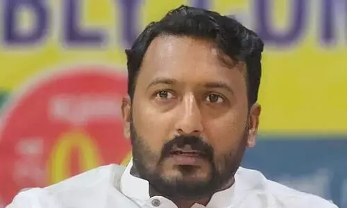 രാഹുലിനെതിരെ പരാതിയുമായി ട്രാൻസ്​ യുവതിയും; ‘രാത്രി 11ന്​ ശേഷം​ ഫോൺ വിളി, ലൈംഗിക വൈകൃതമുള്ളയാളെ പോലെ സംസാരം...’