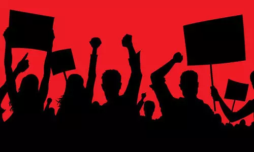 ക​ശു​വ​ണ്ടി തൊ​ഴി​ലാ​ളി​ക​ളു​ടെ ച​രി​ത്ര​സ​മ​രം