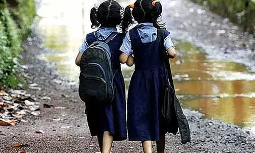 മൂന്ന് ആഘോഷ ദിവസങ്ങളിൽ സ്കൂളിൽ യൂനിഫോം ഒഴിവാക്കി മൂന്ന് ആഘോഷ ദിവസങ്ങളിൽ സ്കൂളിൽ യൂനിഫോം ഒഴിവാക്കി