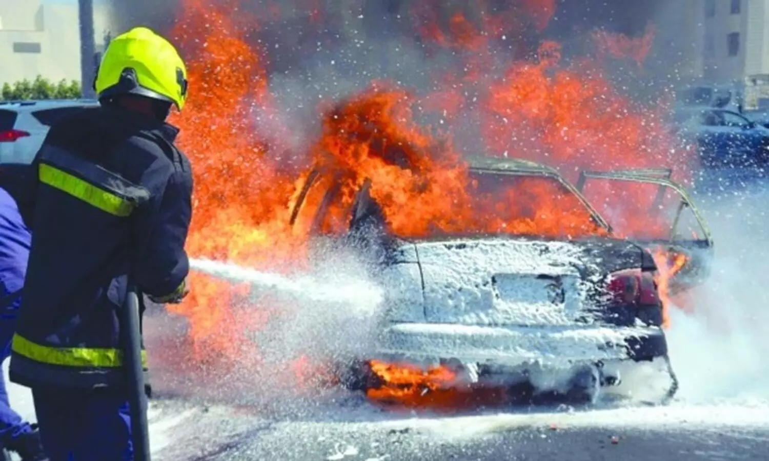 ബഹ്റൈനിൽ ഈ വർഷം തീപിടിച്ചത് 800 വാഹനങ്ങൾക്ക് ; കാരണം പെർഫ്യൂം, ഹാൻഡ് സാനിറ്റൈസർ, ലൈറ്റർ