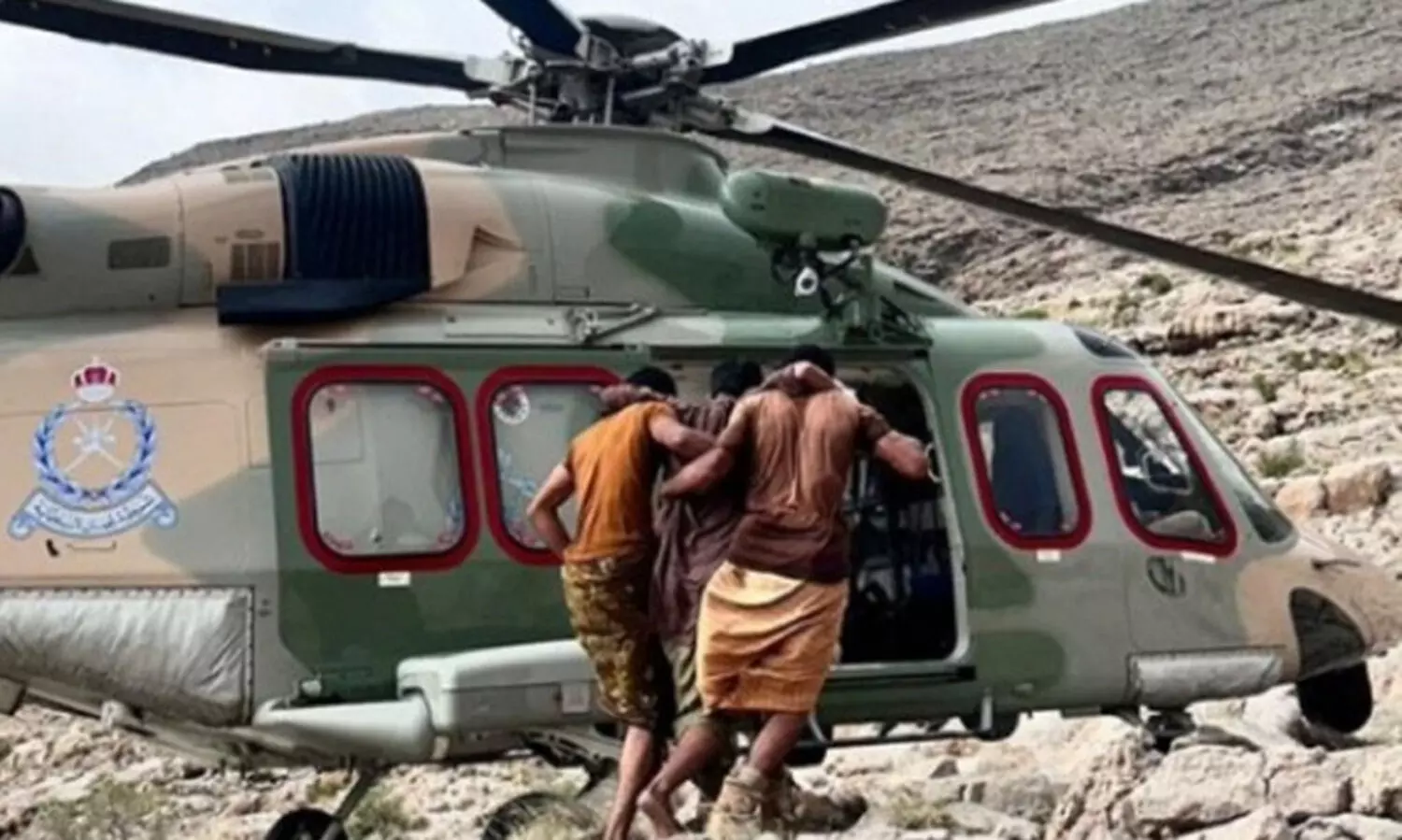 ഇബ്രിയിൽ പാറക്കെട്ടുകളിൽനിന്ന് വീണയാ​​ളെ എയർലിഫ്റ്റ് ചെയ്തു