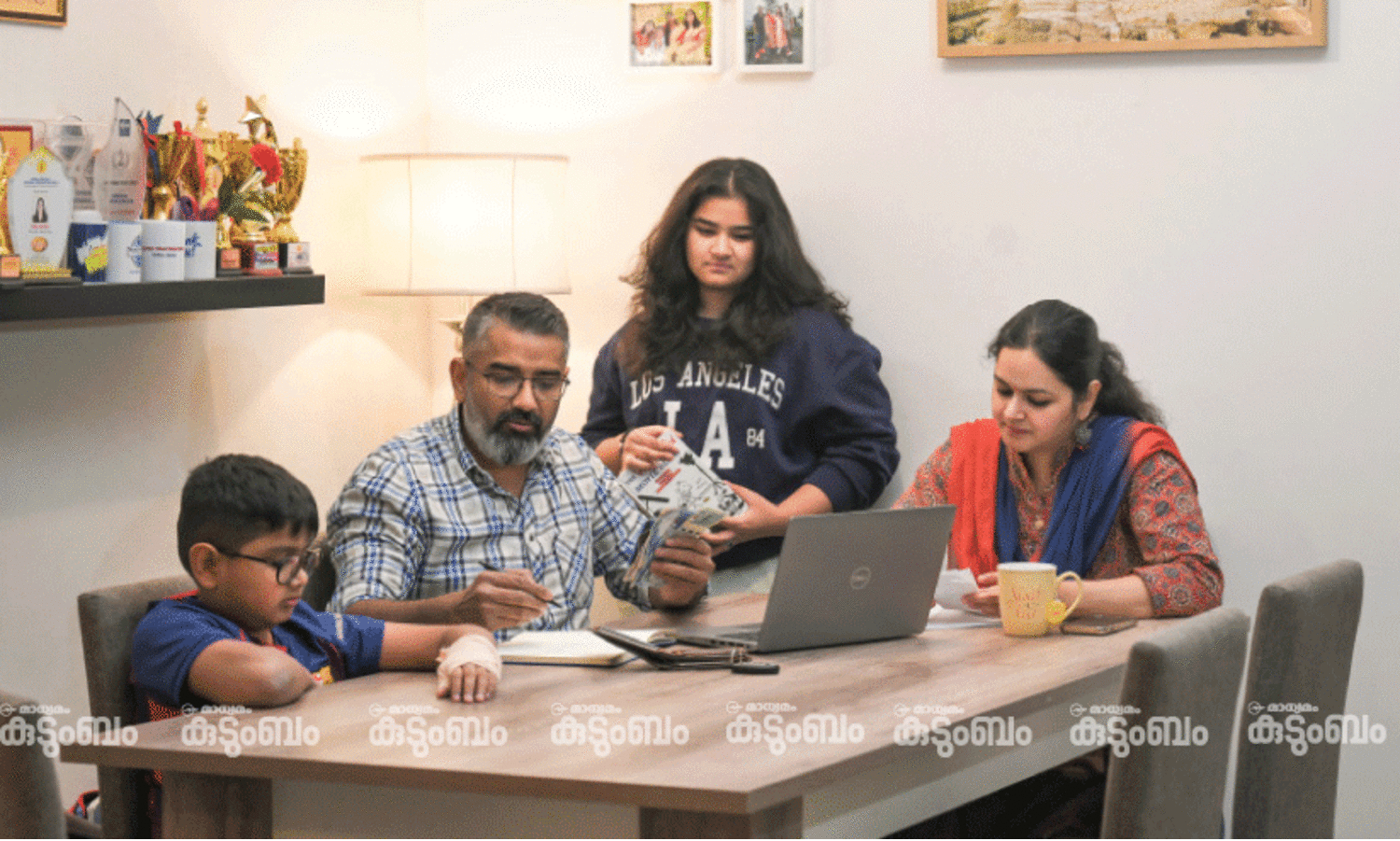 ‘കുട്ടികളെ കൊലപ്പെടുത്തി ജീവിതം അവസാനിപ്പിക്കുന്ന മാതാപിതാക്കൾ’ -കടക്കെണി മരണക്കെണിയാകുന്ന കാലത്ത് സമ്പാദ്യത്തിന്‍റെ പ്രാധാന്യം അറിയാം...