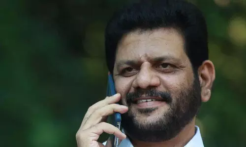 ഭരണകക്ഷിനേതാക്കൾക്കൊപ്പം അർധവസ്ത്രം ധരിച്ച് നിന്നവരാണ് രാഹുലിനെതിരെ ആരോപണം ഉന്നയിച്ചത്; അധിക്ഷേപിച്ച് വി.കെ ശ്രീകണ്ഠൻ