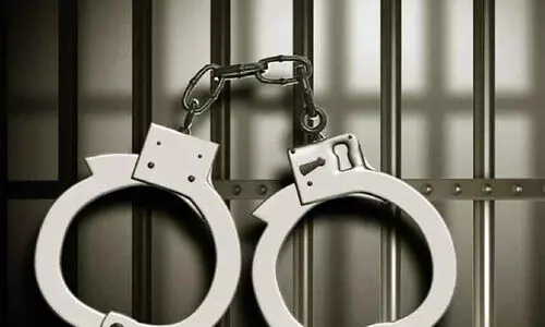 വീട്ടമ്മയെ ആക്രമിച്ച് പണവും സ്വര്‍ണാഭരണങ്ങളും കവർന്നു; വീട്ടുജോലിക്കാർ പിടിയിൽ