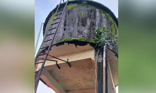 മന്ത്രി നിർദേശം നൽകിയിട്ടും വാട്ടർ അതോറിറ്റി പൊളിച്ചുനീക്കിയില്ല; ജലസംഭരണി അപകട നിലയിൽ മന്ത്രി നിർദേശം നൽകിയിട്ടും വാട്ടർ അതോറിറ്റി പൊളിച്ചുനീക്കിയില്ല; ജലസംഭരണി അപകട നിലയിൽ